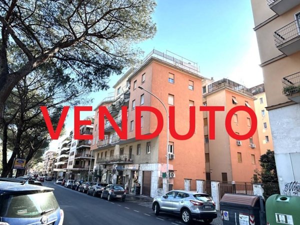 appartamento in vendita a Roma in zona Ardeatino