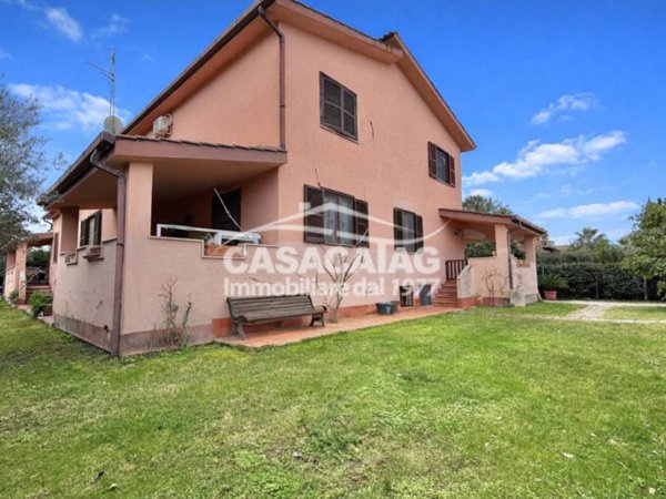 casa indipendente in vendita a Roma in zona Casal Palocco