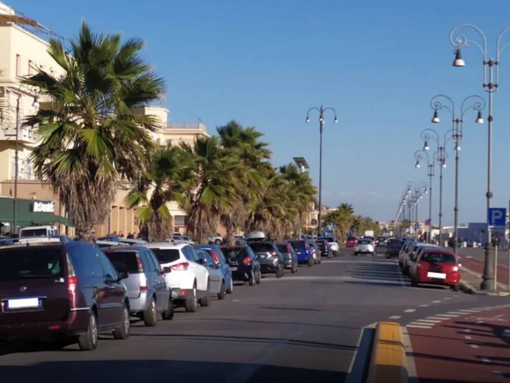 negozio in vendita a Roma in zona Castel Fusano