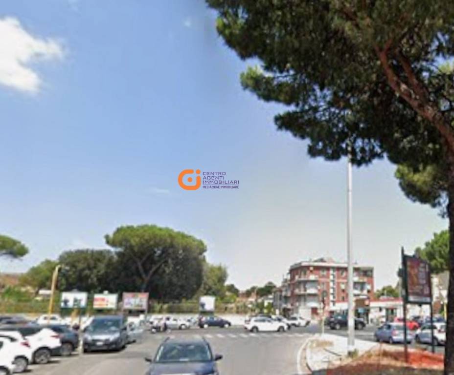 appartamento in vendita a Roma in zona Appio Latino