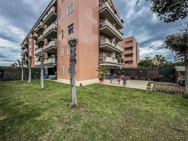 appartamento in vendita a Roma in zona Casal Palocco