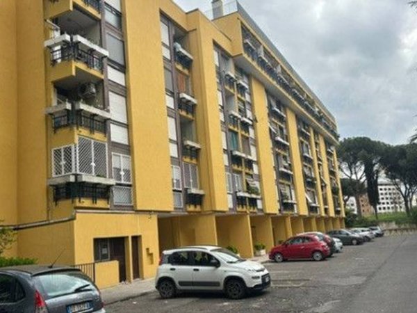 appartamento in vendita a Roma in zona Torre Angela