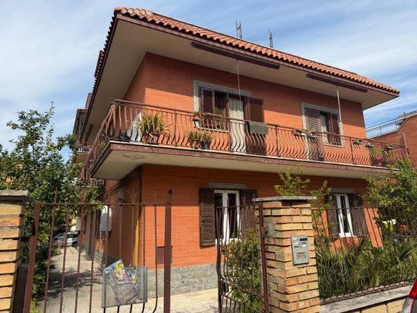appartamento in vendita a Roma in zona Tor Bella Monaca