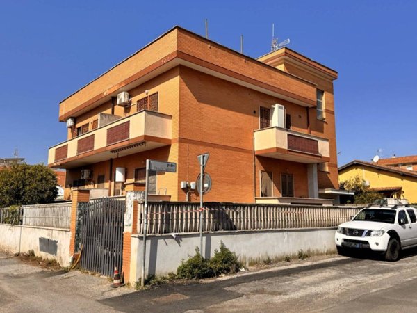 appartamento in vendita a Roma in zona Dragona/Bagnoletto
