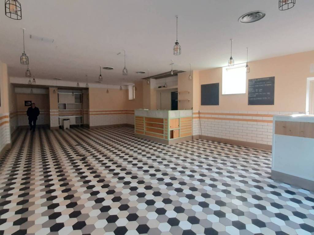 negozio in vendita a Roma in zona Portuense