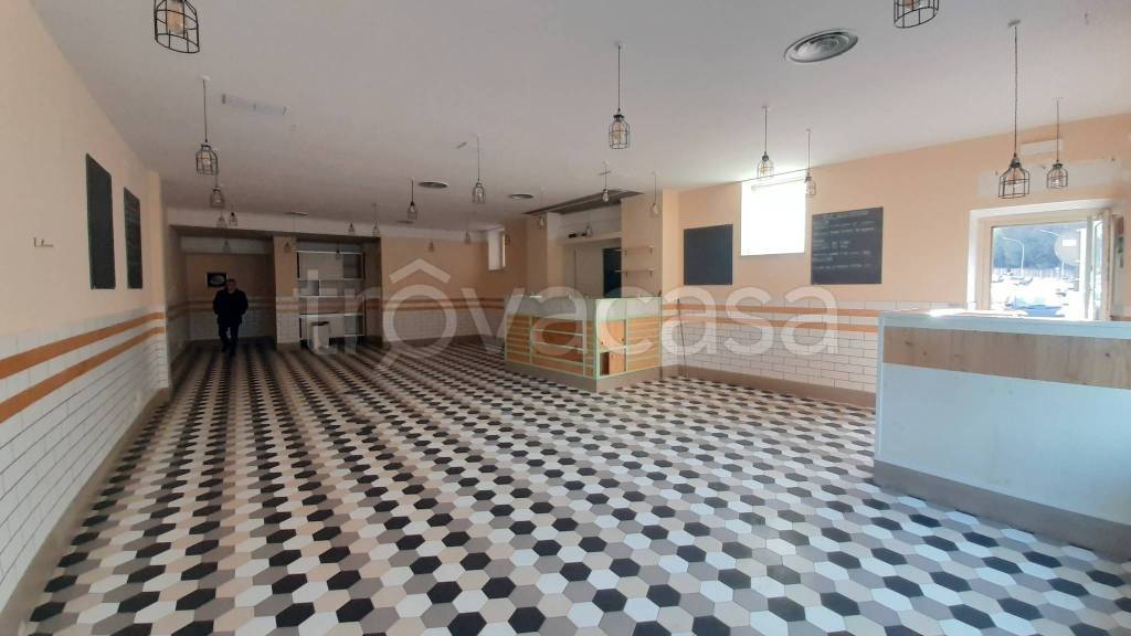 negozio in vendita a Roma in zona Portuense