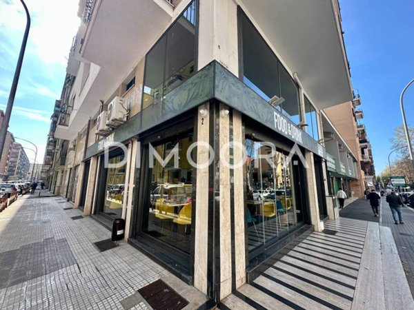 negozio in vendita a Roma in zona Cinecittà