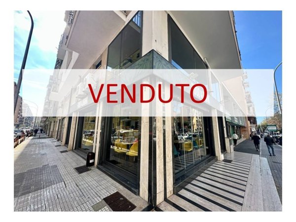 negozio in vendita a Roma in zona Cinecittà