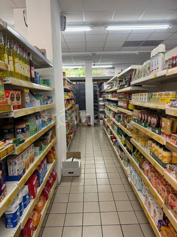 negozio in vendita a Roma in zona Prenestino-Centocelle