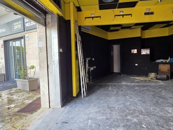 negozio in vendita a Roma in zona Ardeatino