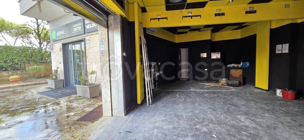 negozio in vendita a Roma in zona Ardeatino