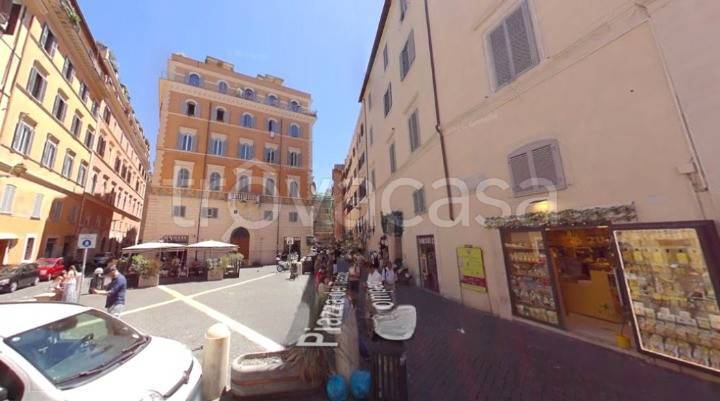 appartamento in vendita a Roma in zona Rione Regola