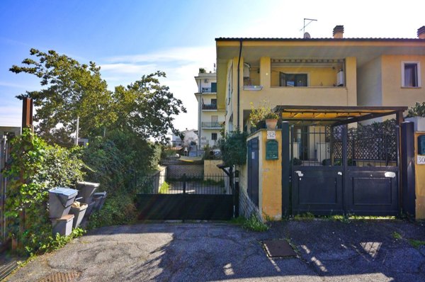 appartamento in vendita a Roma in zona Lunghezza