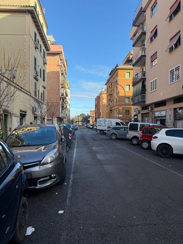 appartamento in vendita a Roma in zona Tuscolano