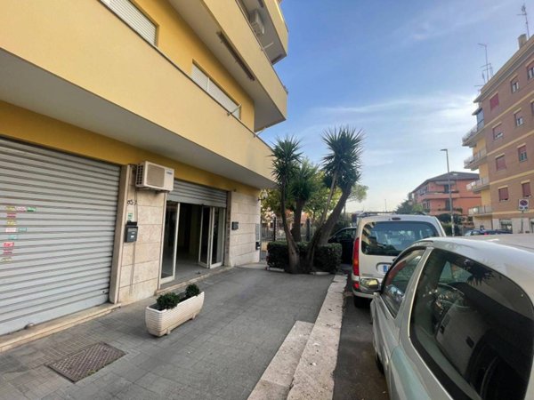 negozio in vendita a Roma in zona Torrevecchia