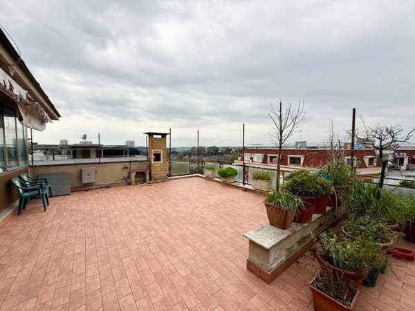 appartamento in vendita a Roma in zona Ardeatino