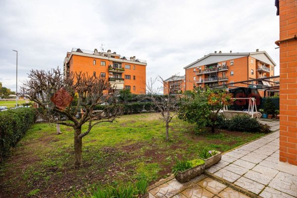 appartamento in vendita a Roma in zona Castelverde