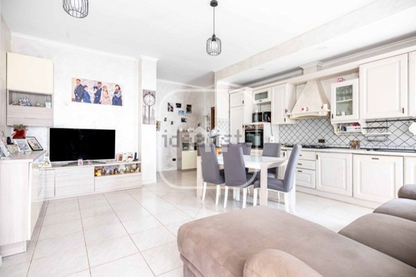 appartamento in vendita a Roma in zona Colle del Sole