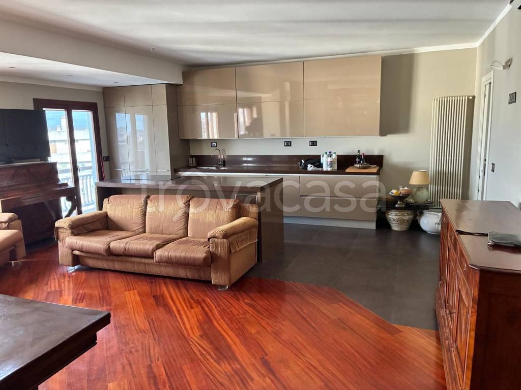 appartamento in vendita a Roma in zona Torre Maura