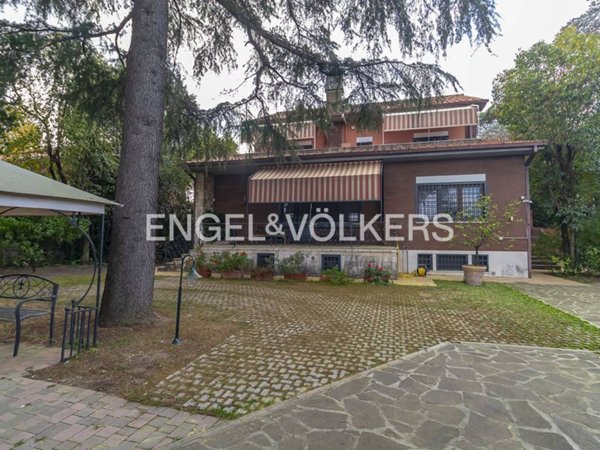 casa indipendente in vendita a Roma in zona Appio Pignatelli