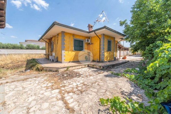 casa indipendente in vendita a Roma in zona Finocchio