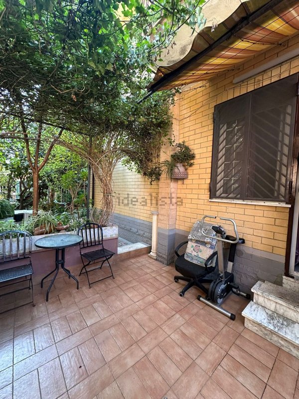 appartamento in vendita a Roma in zona Torre Angela