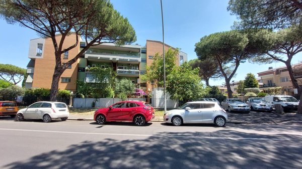 appartamento in vendita a Roma in zona Axa