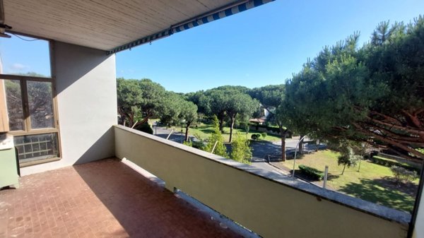 appartamento in vendita a Roma in zona Axa