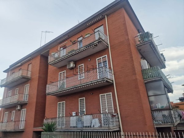 appartamento in vendita a Roma in zona Torre Angela