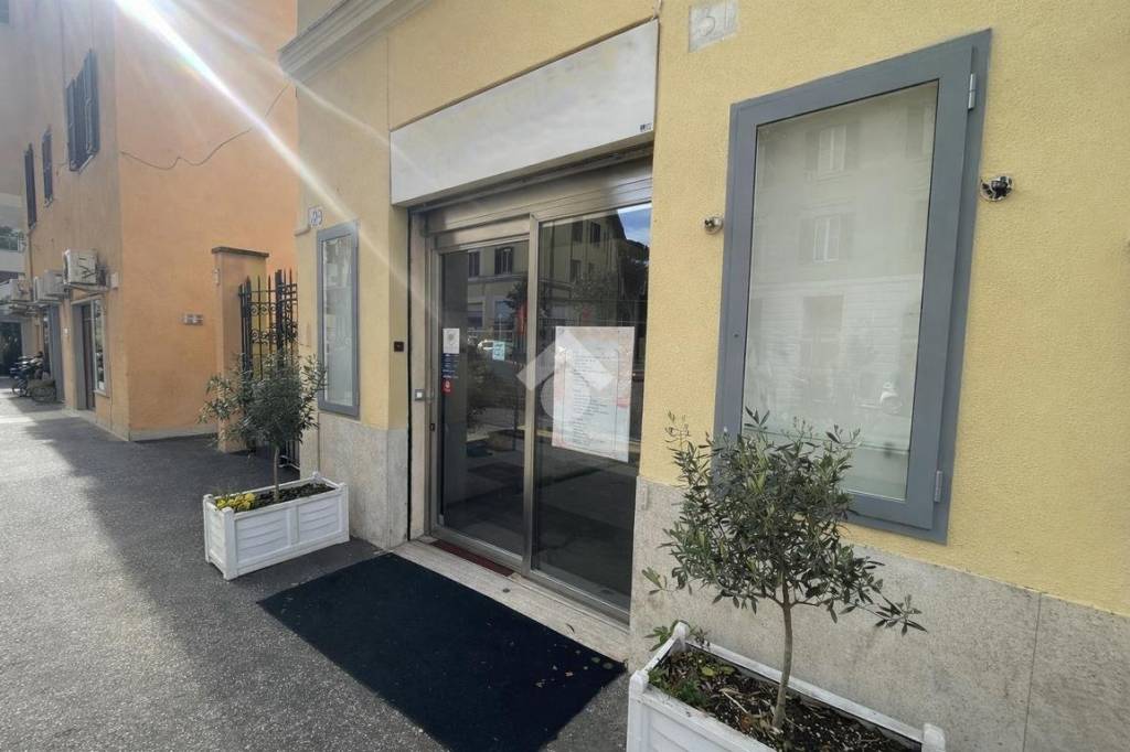 locale commerciale in vendita a Roma in zona Della Vittoria