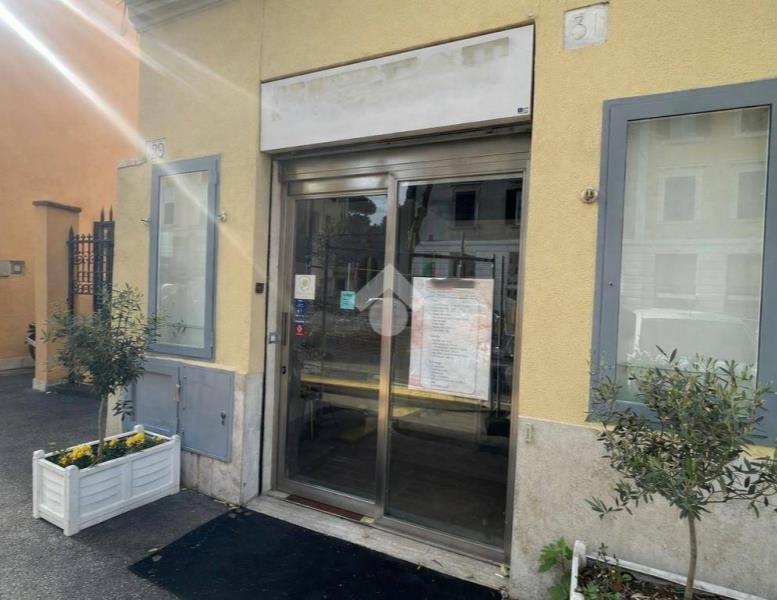locale commerciale in vendita a Roma in zona Della Vittoria