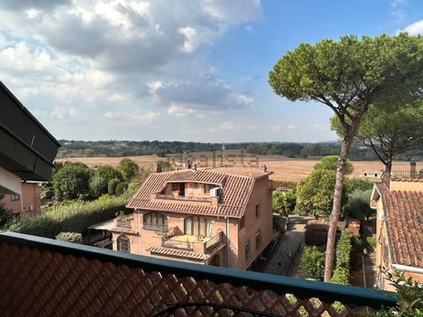 appartamento in vendita a Roma in zona Appio Pignatelli