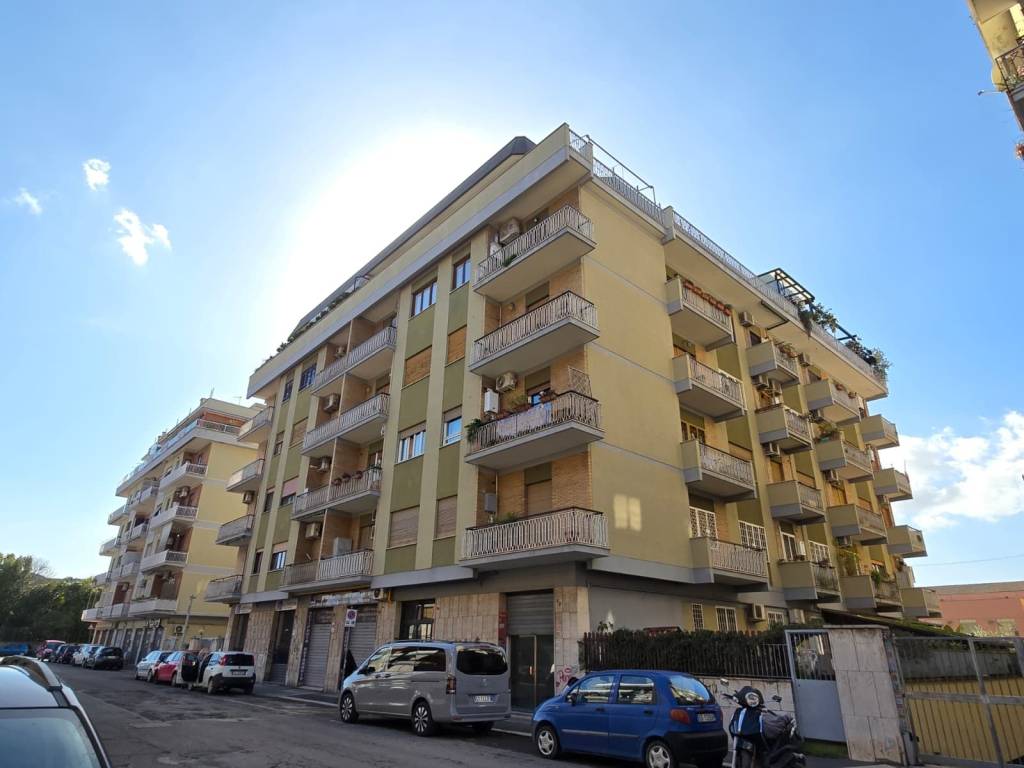 appartamento in vendita a Roma in zona Appio Latino