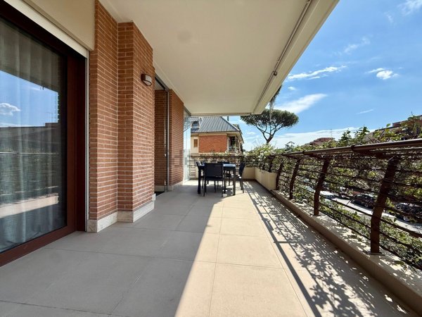 appartamento in vendita a Roma in zona Appio Pignatelli