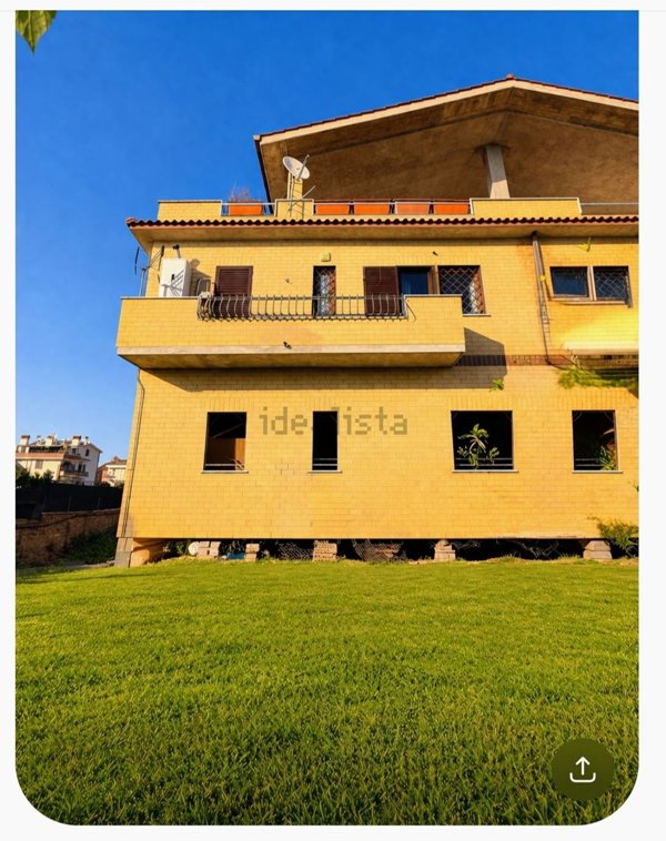 appartamento in vendita a Roma in zona Case Rosse