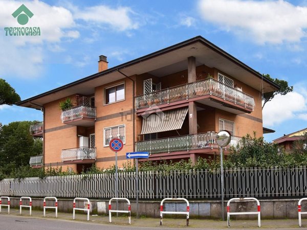 appartamento in vendita a Roma in zona Appio Pignatelli