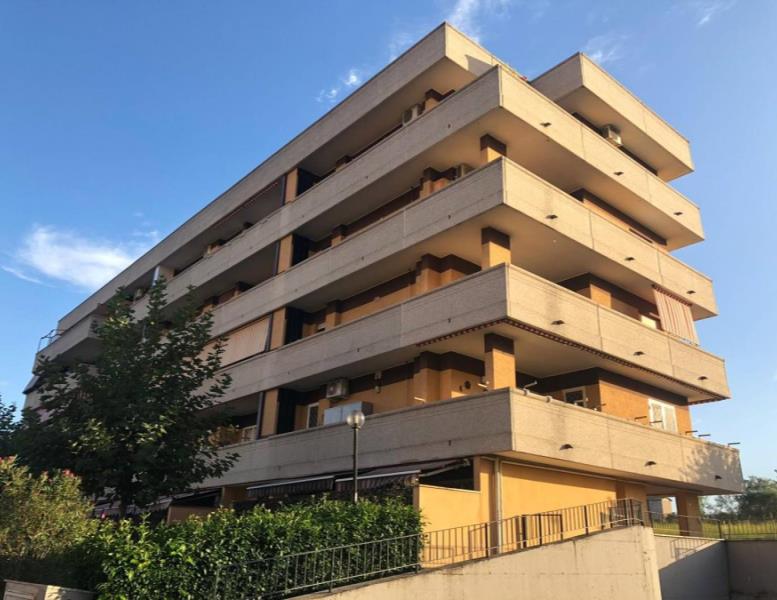 appartamento in vendita a Roma in zona Torre Spaccata