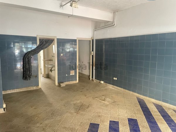 negozio in vendita a Roma in zona Ostiense