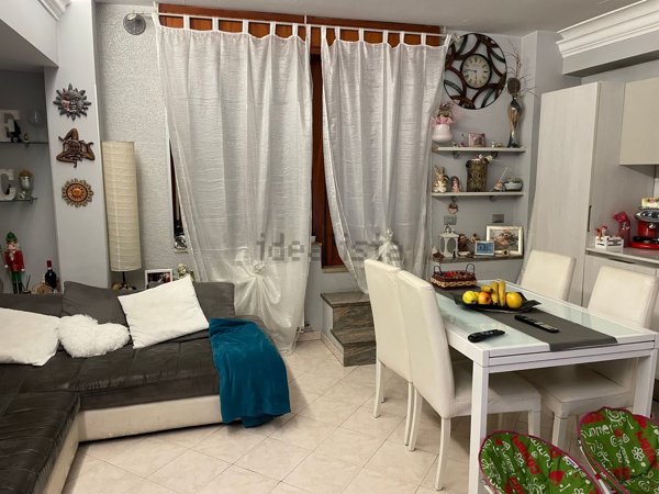 appartamento in vendita a Roma in zona Case Rosse