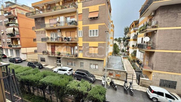 appartamento in vendita a Roma in zona Colle del Sole