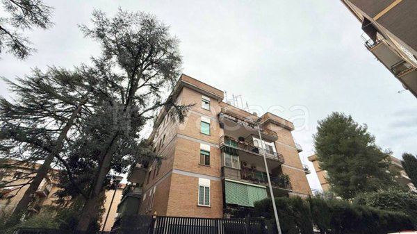 appartamento in vendita a Roma in zona Colle del Sole
