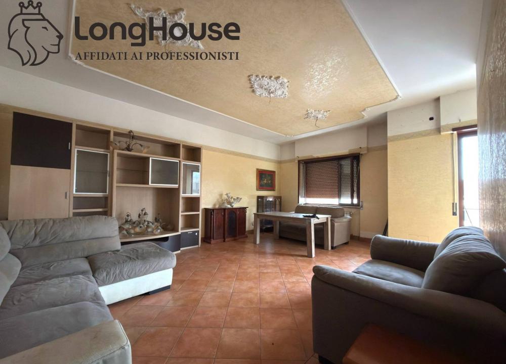 appartamento in vendita a Roma in zona Giardini di Corcolle