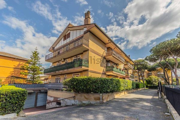 appartamento in vendita a Roma in zona Casal Morena