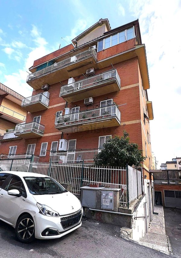 appartamento in vendita a Roma in zona Torre Angela
