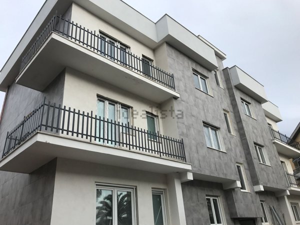appartamento in vendita a Roma in zona Torre Angela