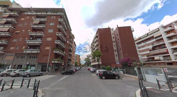 appartamento in vendita a Roma in zona Ostiense