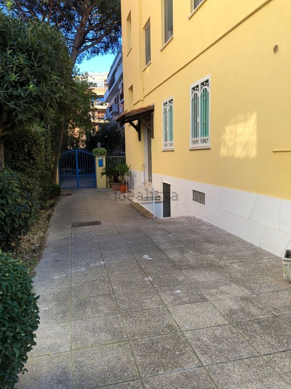 appartamento in vendita a Roma in zona Ostia