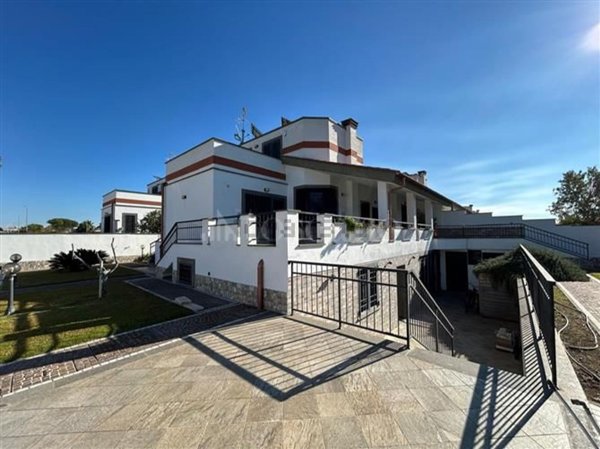 casa indipendente in vendita a Roma in zona Infernetto