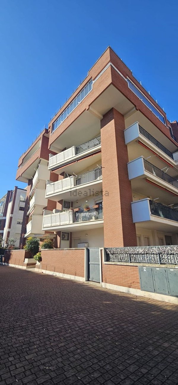 appartamento in vendita a Roma in zona Selva Candida