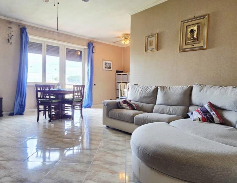 appartamento in vendita a Roma in zona Lago Regillo